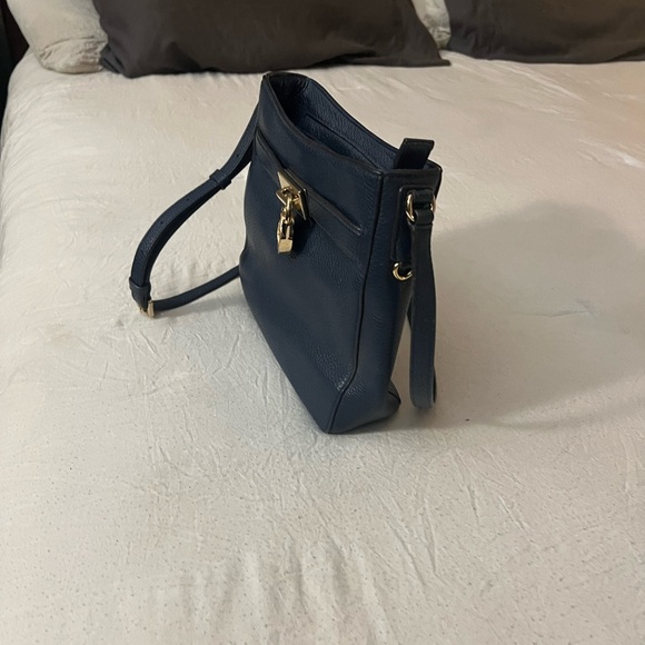 Michael Kors Navy Hamilton Traveler crossbody bag with Gold Accents - Picture 5 of 8
